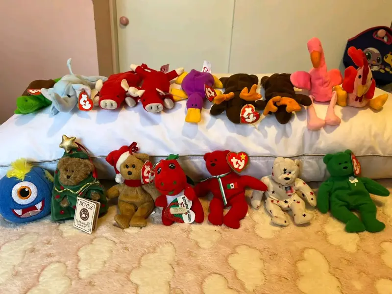 Lote completo de peluches de colección variados - 2