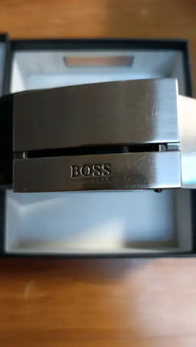 Cinturón de cuero negro Hugo Boss con hebilla metálica - miniatura 1