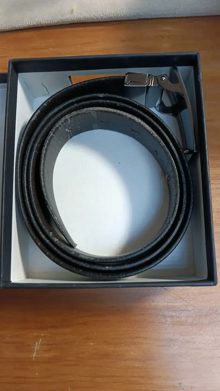 Cinturón de cuero negro Hugo Boss con hebilla metálica - 2