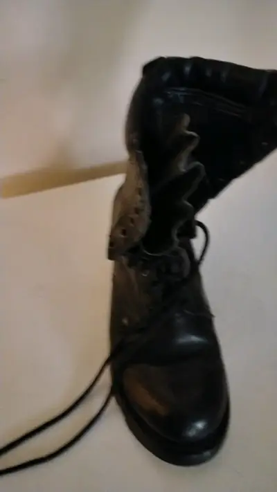 Botas de cuero negro para hombre - miniatura 1