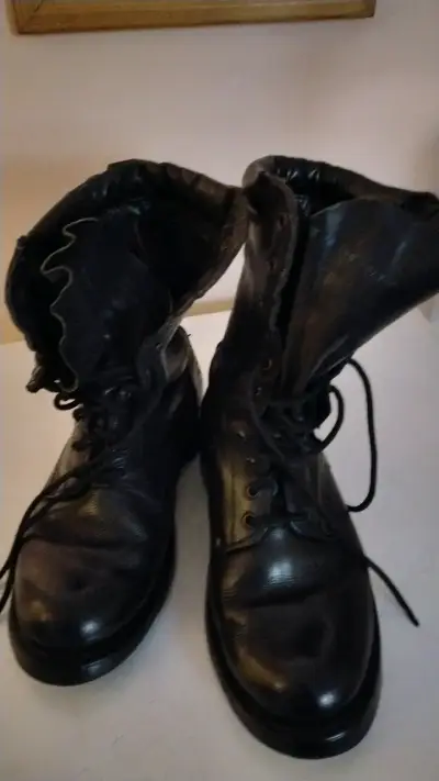 Botas de cuero negro para hombre - miniatura 2