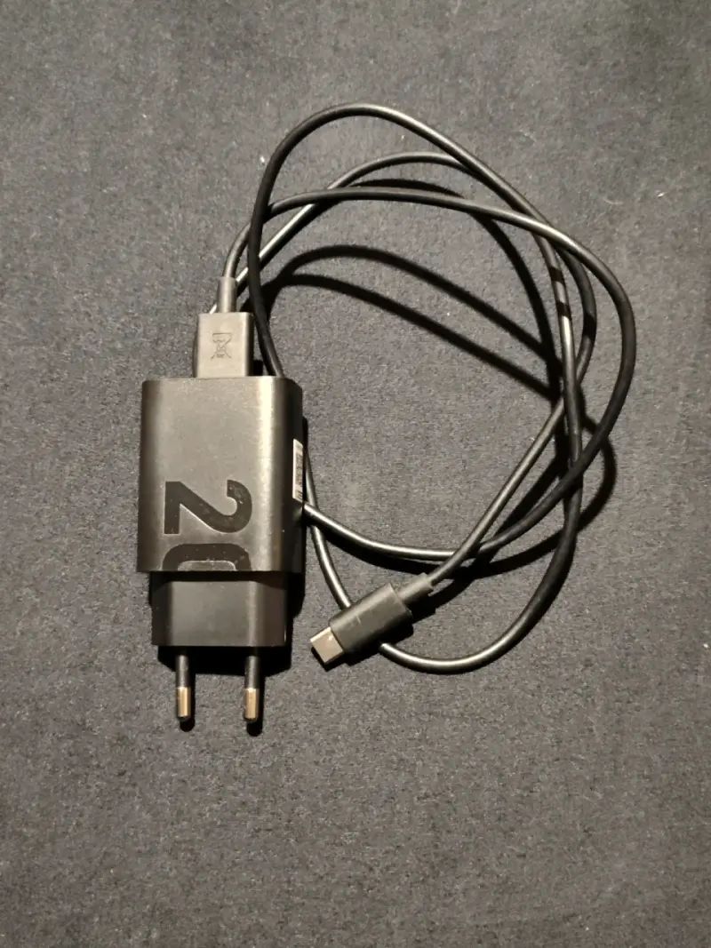 Moto G35 5G + Cargador Original - 3