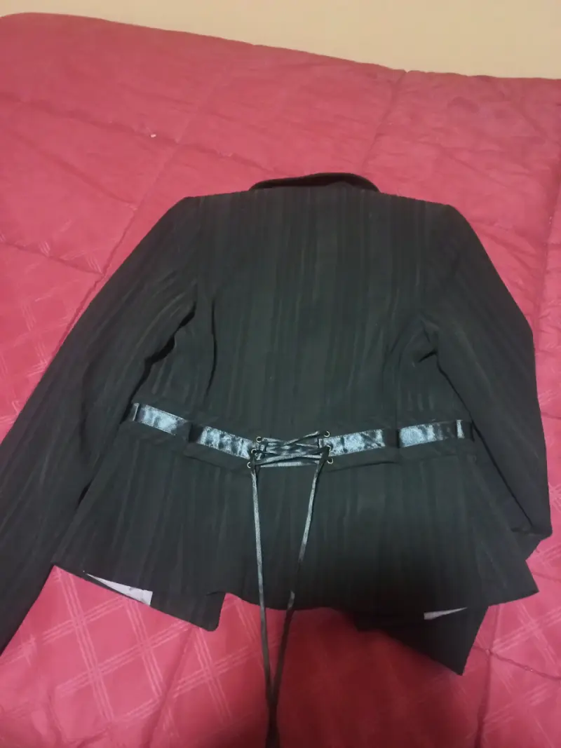 Chaqueta Negra con Capucha y Forro Animal Print - 4