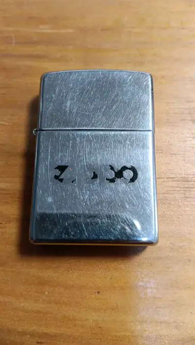 Encendedor Zippo metálico clásico - miniatura 4