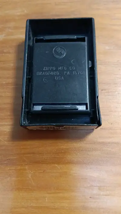 Encendedor Zippo metálico clásico - miniatura 5