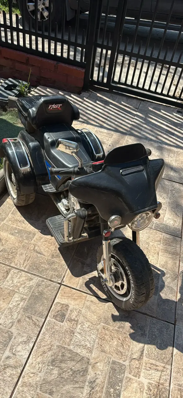 Moto eléctrica infantil negra Fast