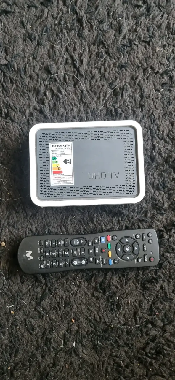 Decodificador UHD TV Arris VIP5242 con control remoto - 1