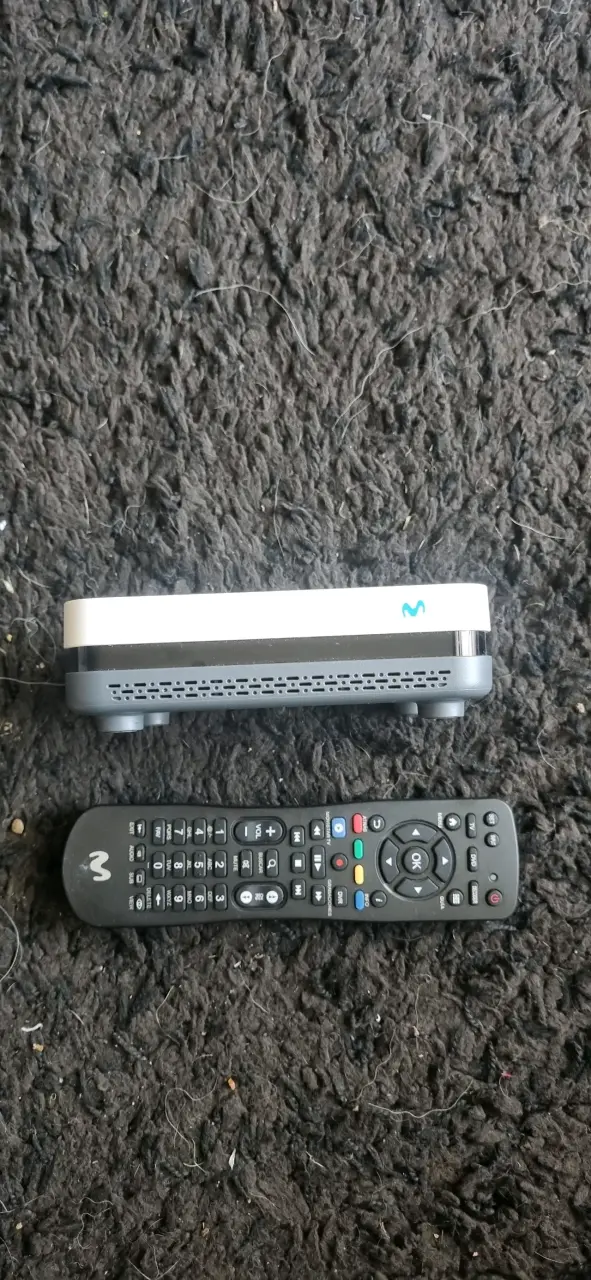 Decodificador UHD TV Arris VIP5242 con control remoto - 2