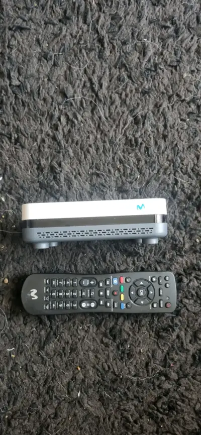 Decodificador UHD TV Arris VIP5242 con control remoto - miniatura 2