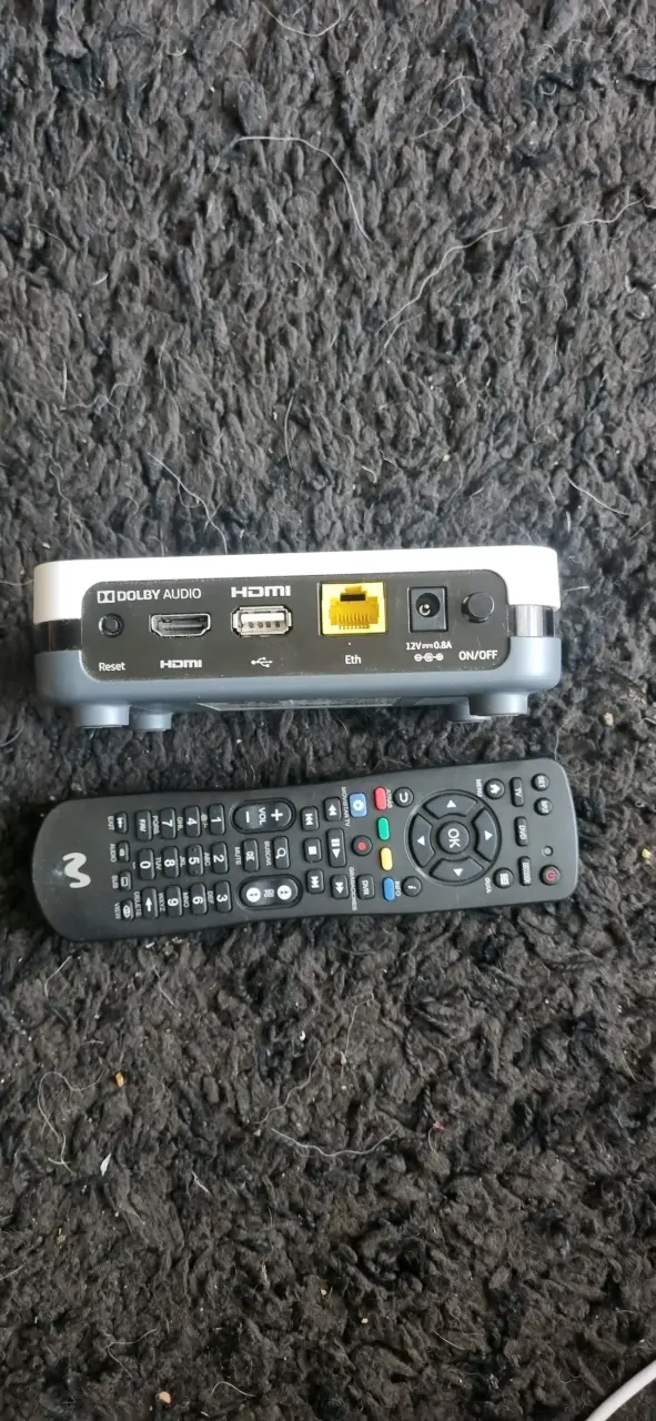 Decodificador UHD TV Arris VIP5242 con control remoto - 3