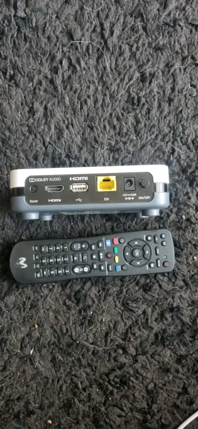 Decodificador UHD TV Arris VIP5242 con control remoto - miniatura 3