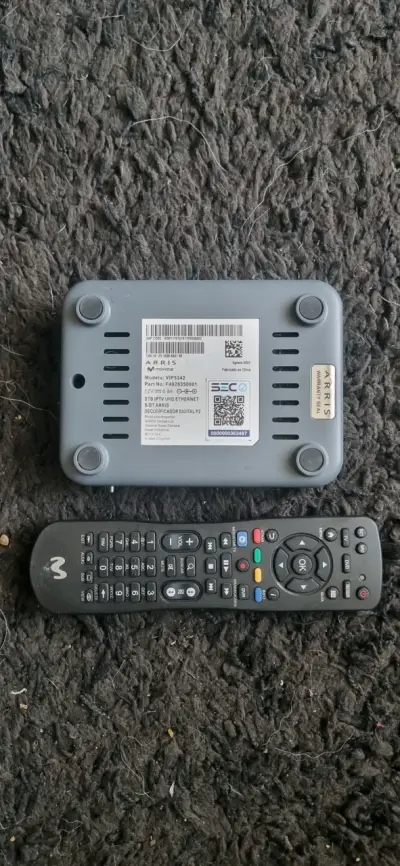 Decodificador UHD TV Arris VIP5242 con control remoto - miniatura 4