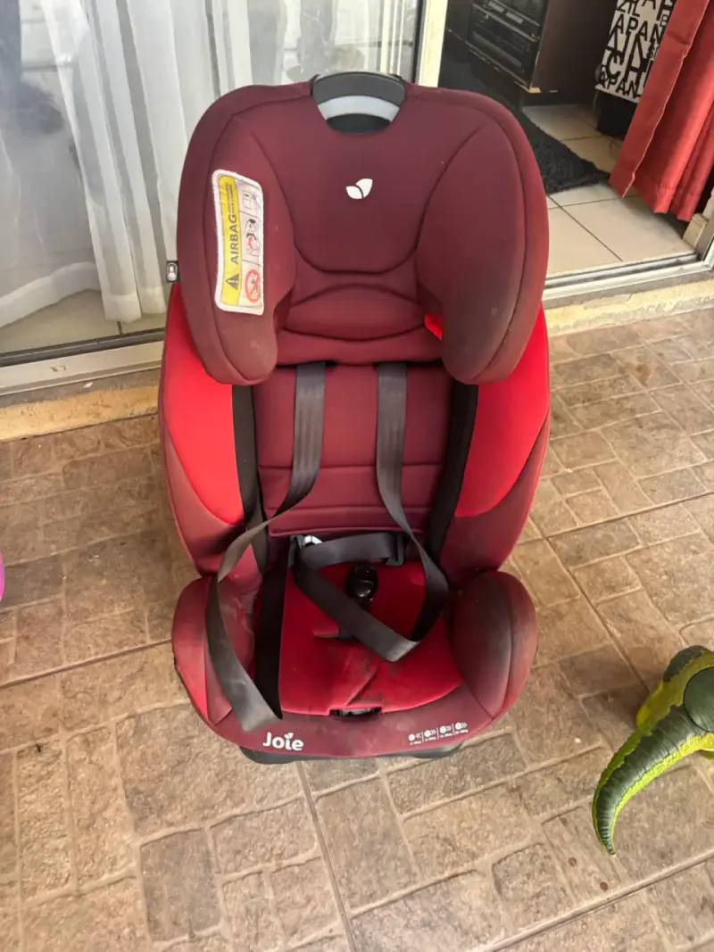 Silla de auto para bebé Joie roja