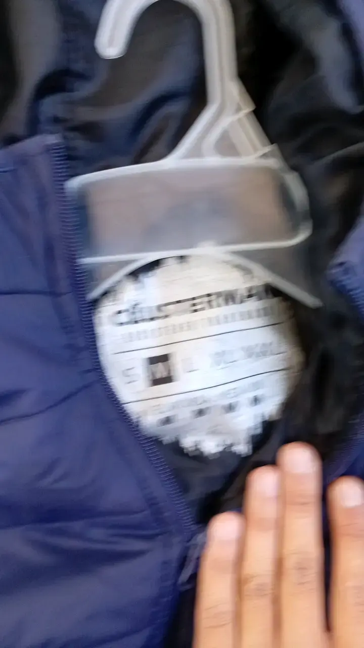 Chaqueta acolchada azul con capucha para hombre - 2