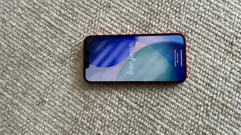 iPhone 13 RED 128 GB - 2