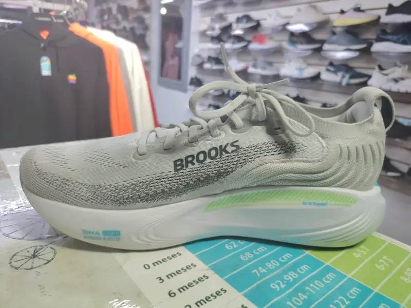 Zapatillas deportivas Brooks talla 46 en 30 cm - 2