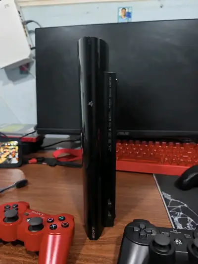 Consola PS3 con dos controles inalámbricos - miniatura 3