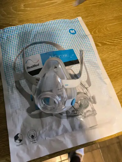 CPAP ResMed AirSense 11 con accesorios completos - miniatura 2
