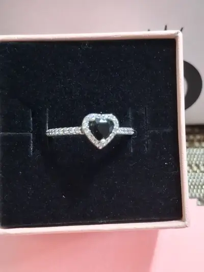 Anillo de plata con corazón de cristal Pandora - miniatura 2