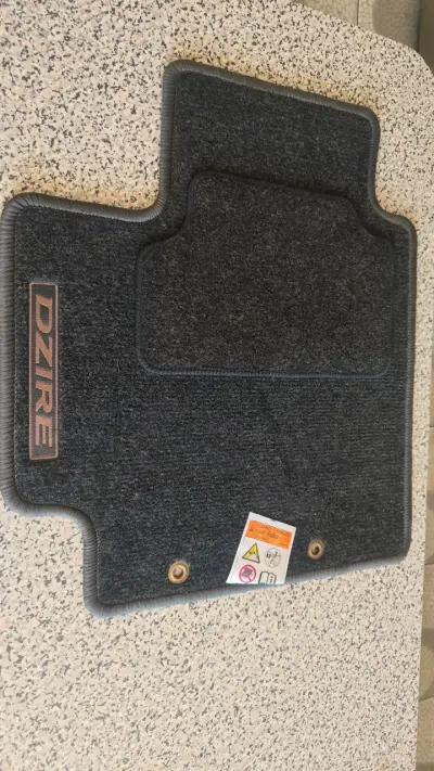 Alfombra para auto Dzire original gris oscuro - miniatura 1