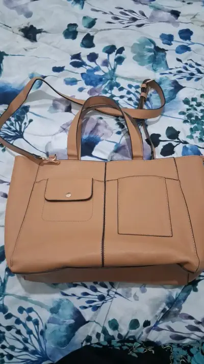 Bolso tote grande color camel con bolsillos - miniatura 1