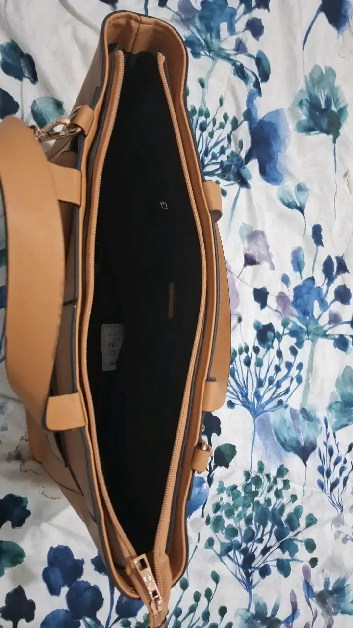 Bolso tote grande color camel con bolsillos - 3