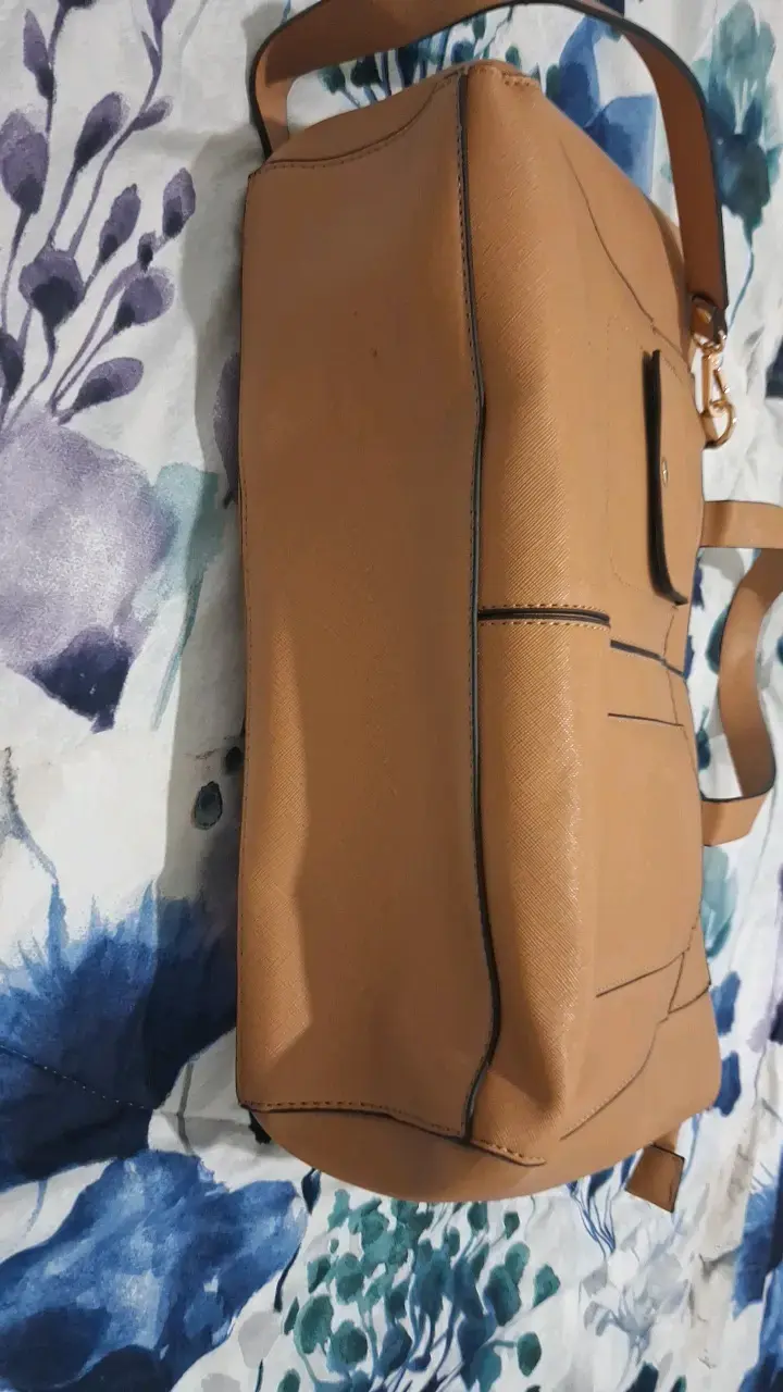 Bolso tote grande color camel con bolsillos - 4