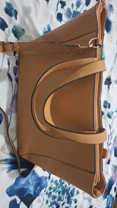 Bolso tote grande color camel con bolsillos - miniatura 5