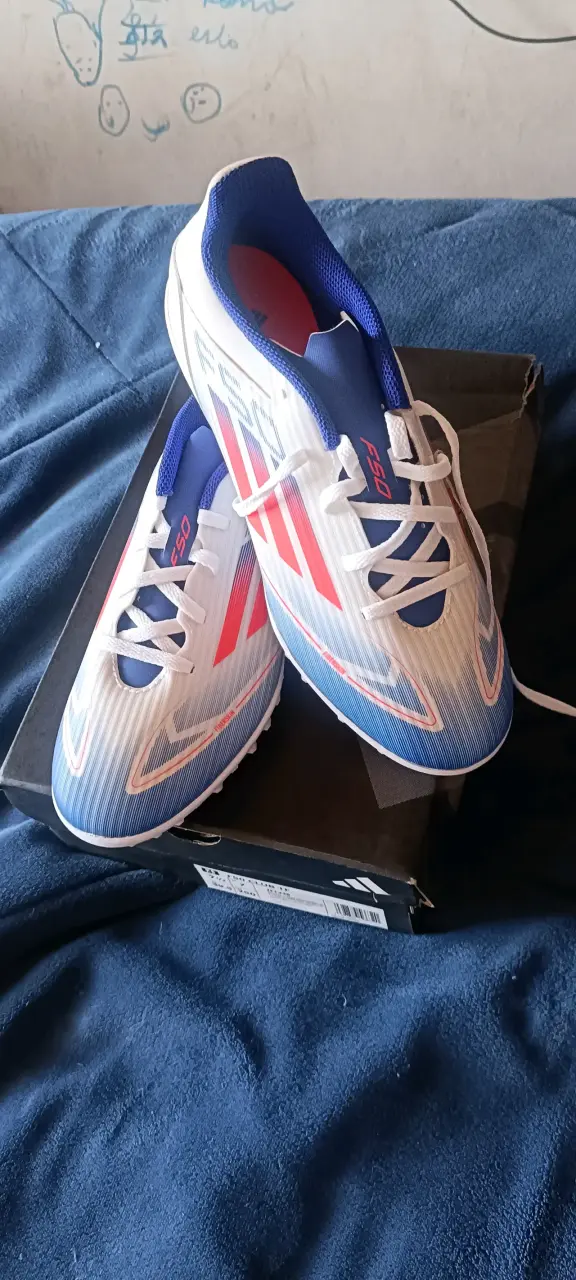 Zapatillas de Fútbol Adidas F50 Blancas y Azules