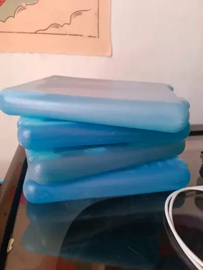 Paquete de 4 acumuladores de frío azul - miniatura 1
