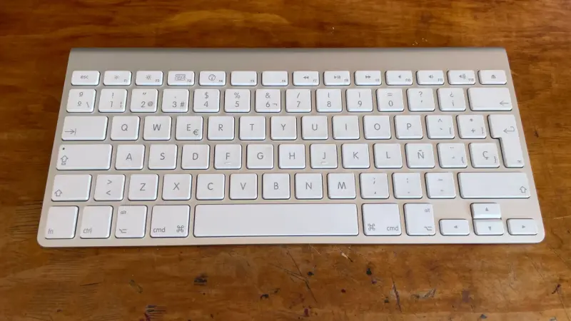 Teclado Inalámbrico Apple con Bluetooth - 1