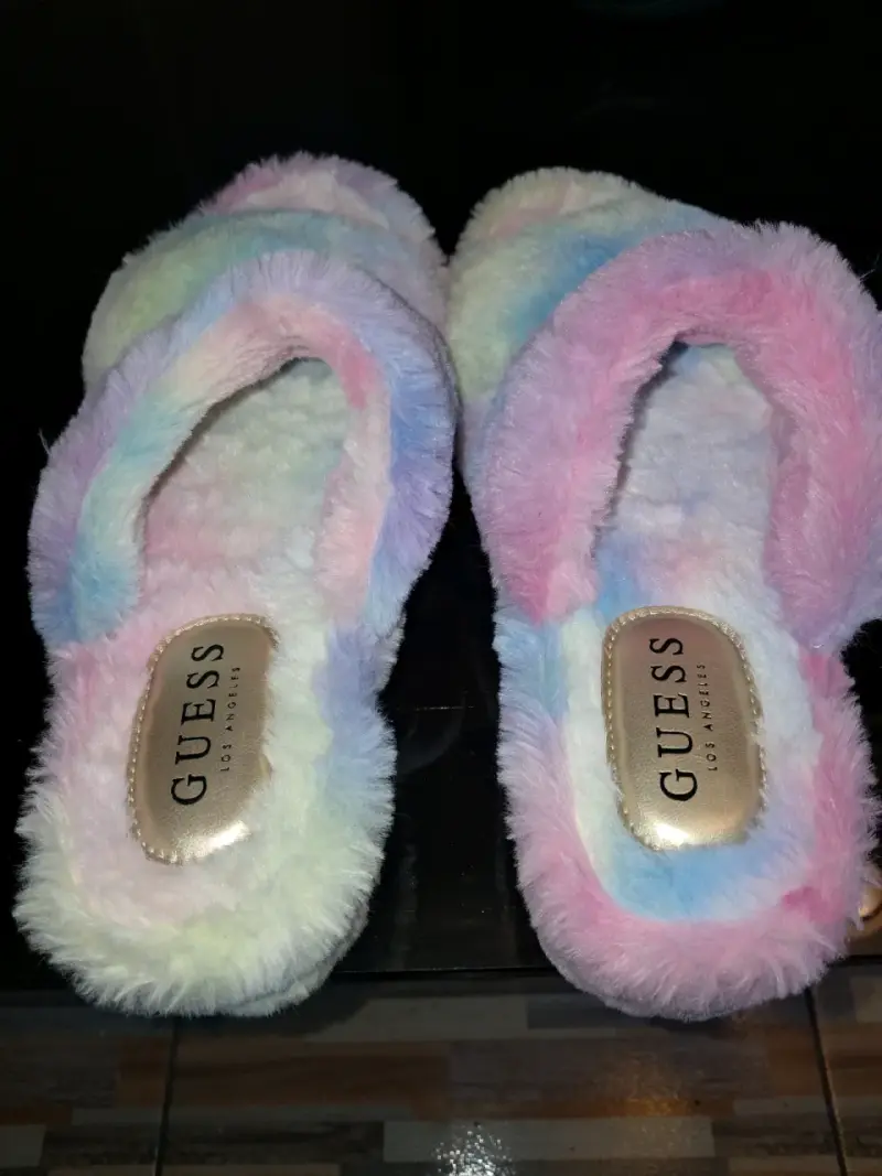 Pantuflas Guess multicolor peluche suave - 2