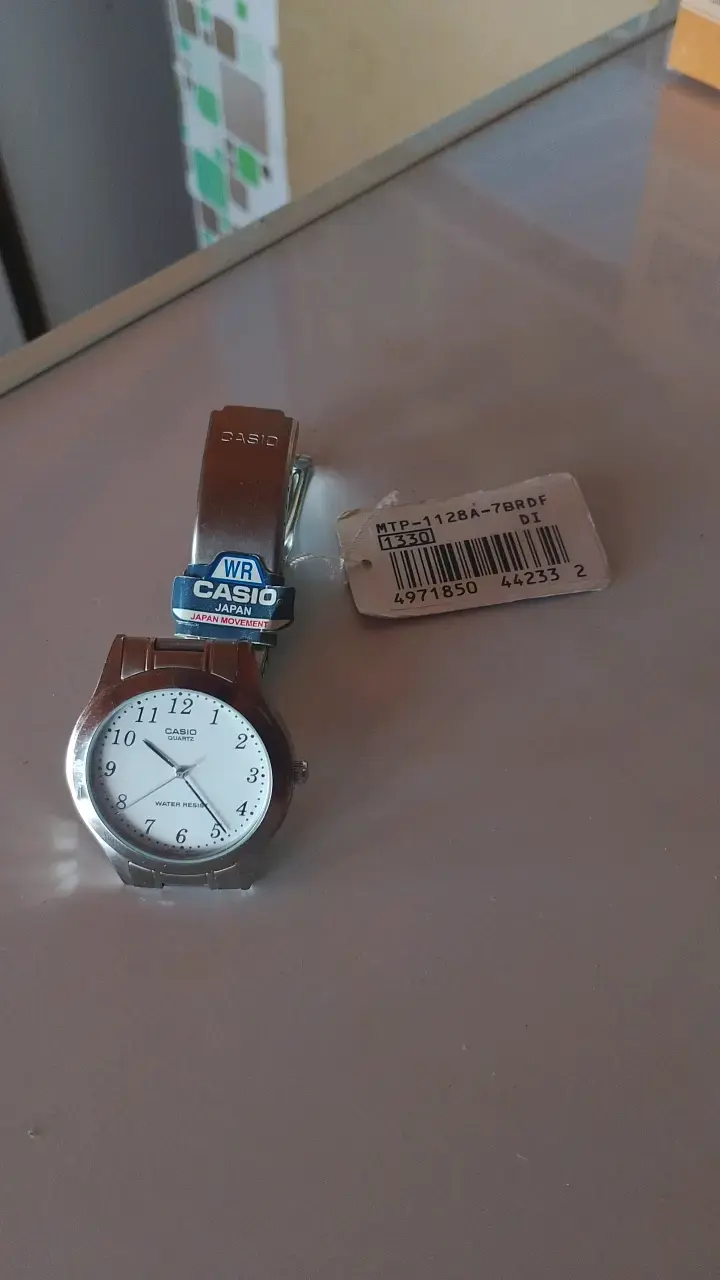 Reloj Casio Quartz MTP-1128A resistente al agua