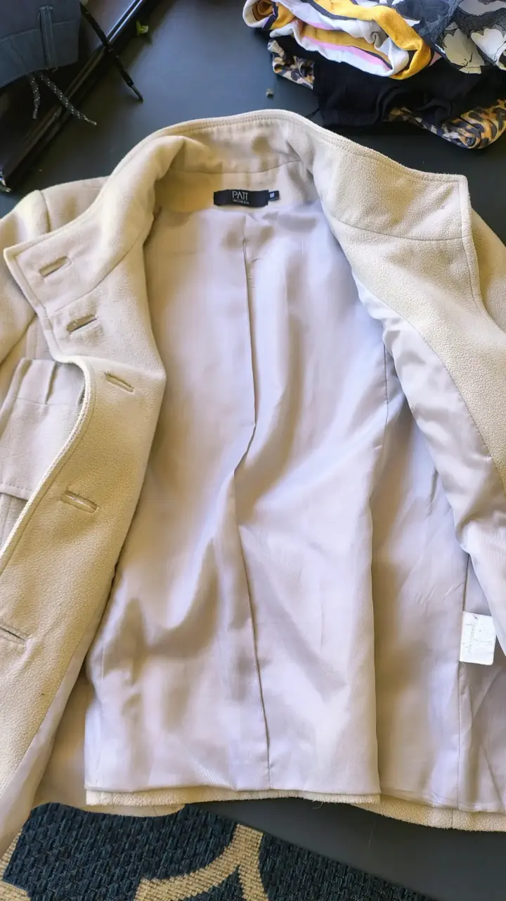 Abrigo beige de lana con cinturón PAT - 1