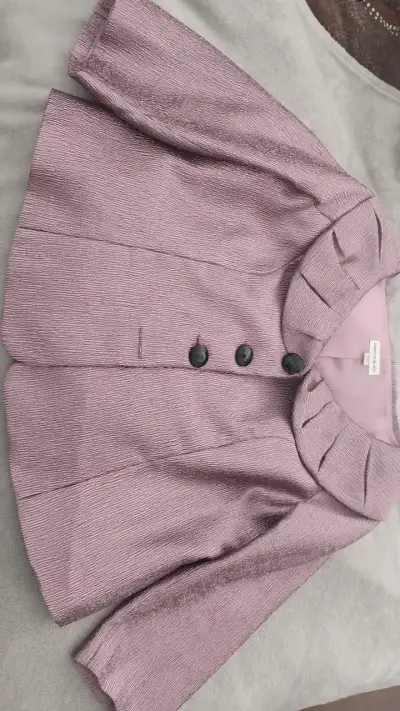 Chaqueta de mujer color lila con botones.  Dorothy - miniatura 1