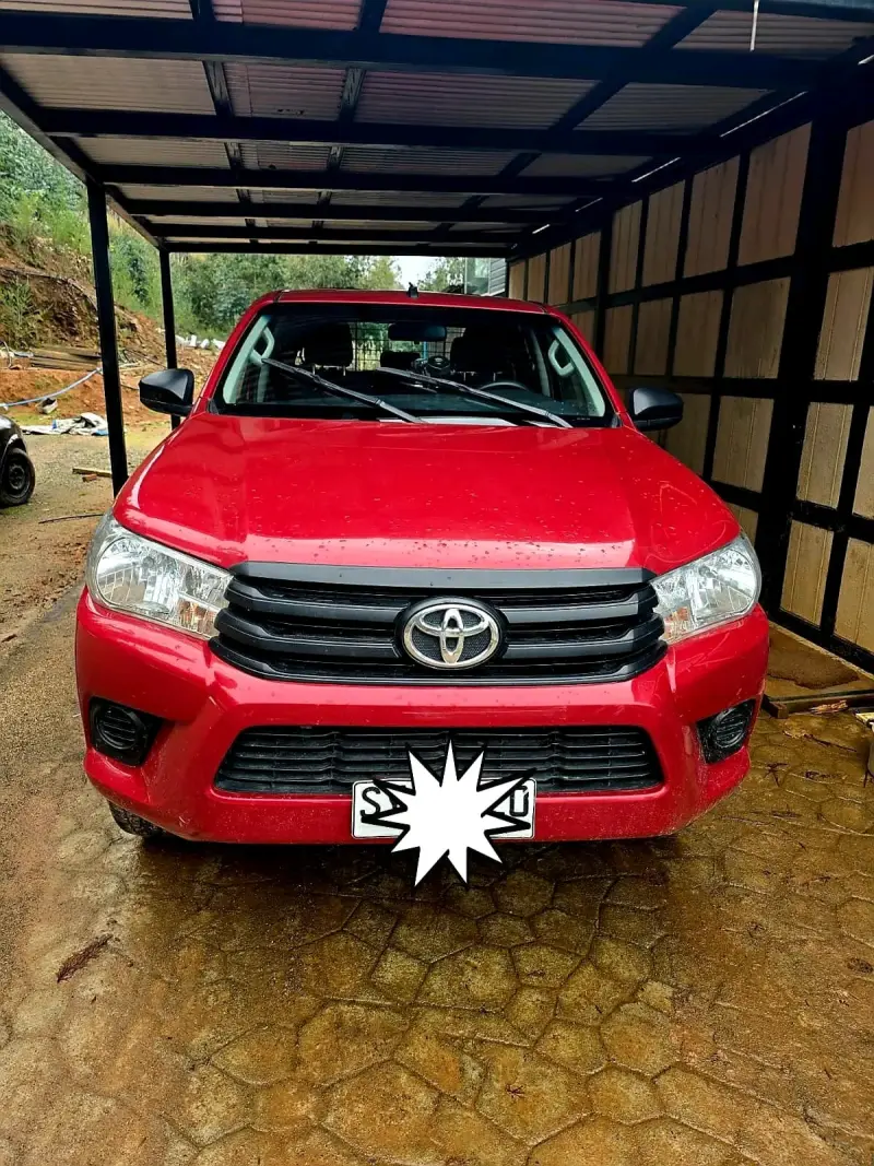 Toyota Hilux DX 2018 en buen estado - 1