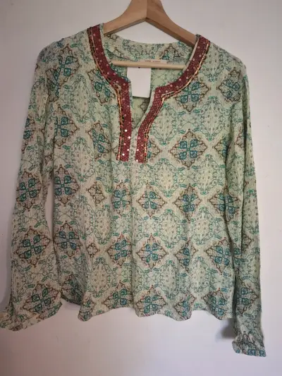 Blusa estampada bohemia con lentejuelas - miniatura 2