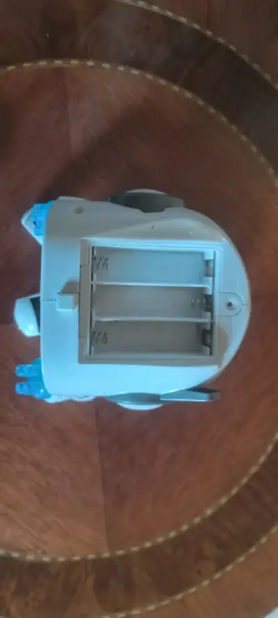 Robot juguete interactivo blanco con luces - miniatura 3