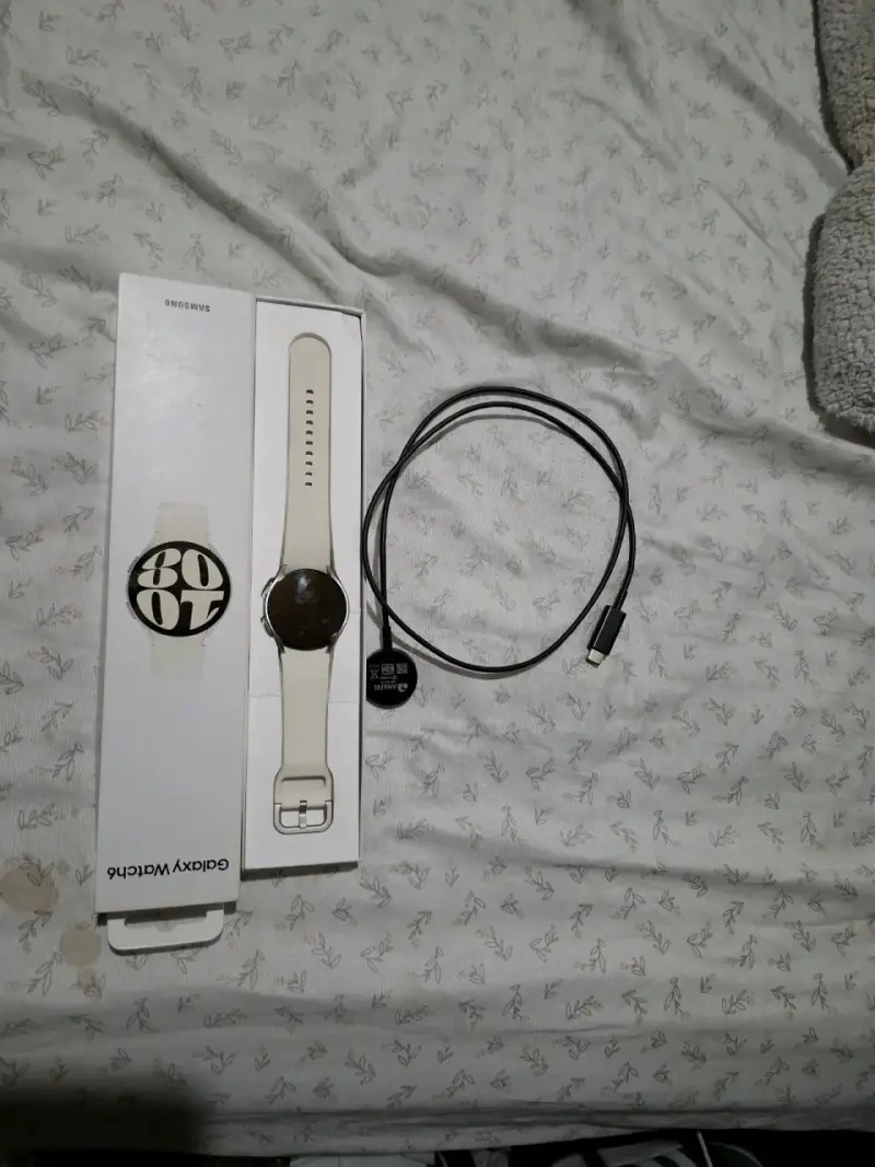 Samsung Galaxy Watch 6 Blanco con Cargador