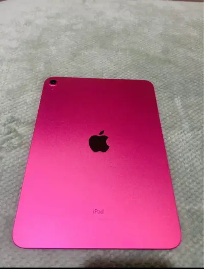 iPad rosa con Apple Pencil y cargador - miniatura 1