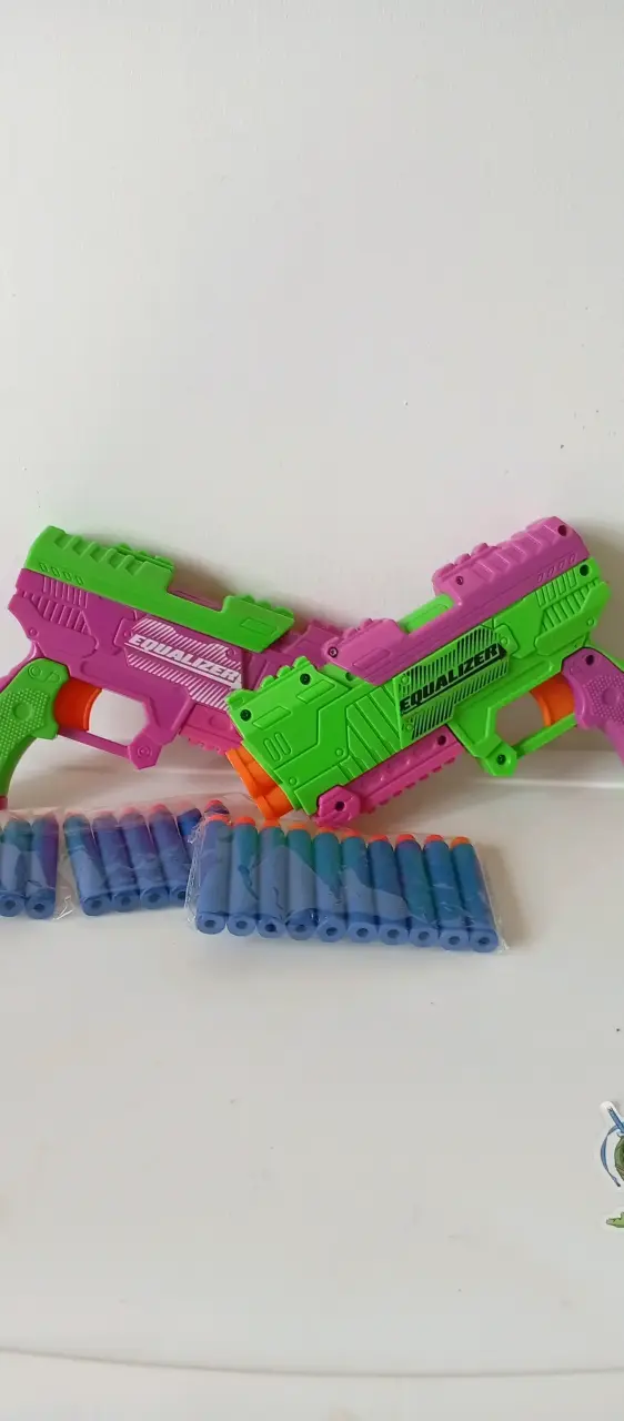 Pistolas de juguete con dardos de espuma - 1