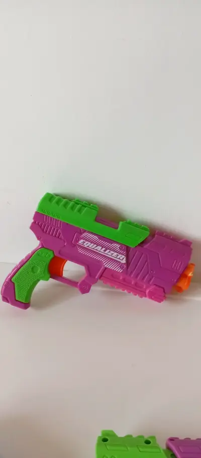 Pistolas de juguete con dardos de espuma - miniatura 3