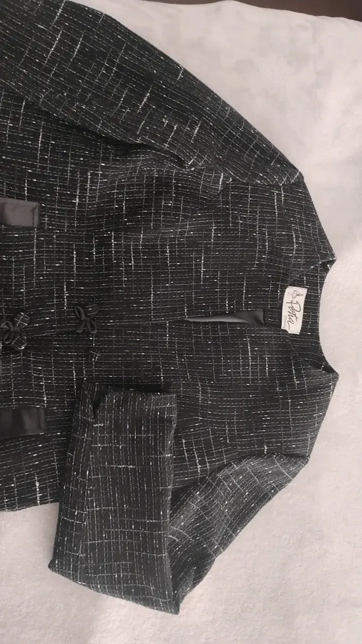 Chaqueta de mujer negra con diseño Petra - 1