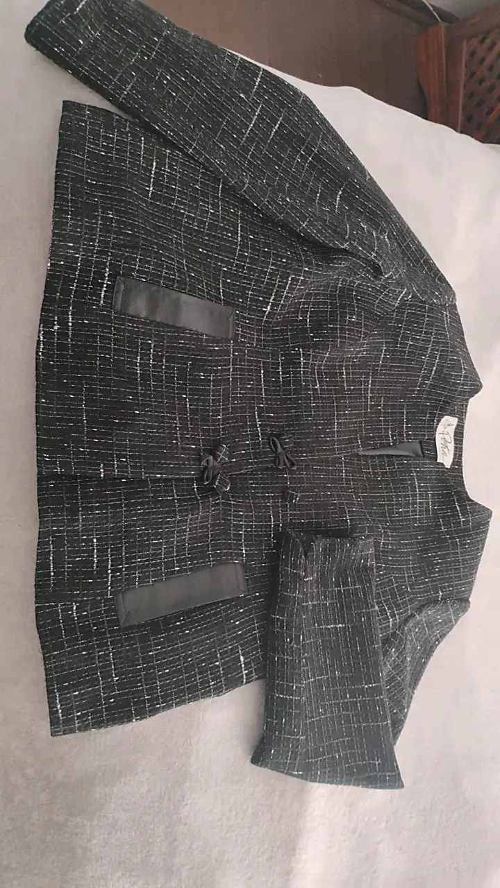 Chaqueta de mujer negra con diseño Petra - 2