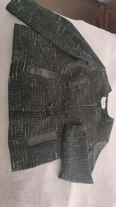 Chaqueta de mujer negra con diseño Petra - miniatura 2