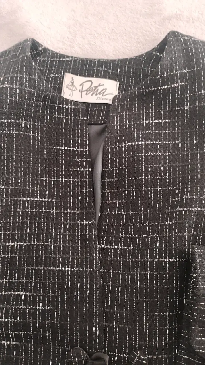 Chaqueta de mujer negra con diseño Petra - 4