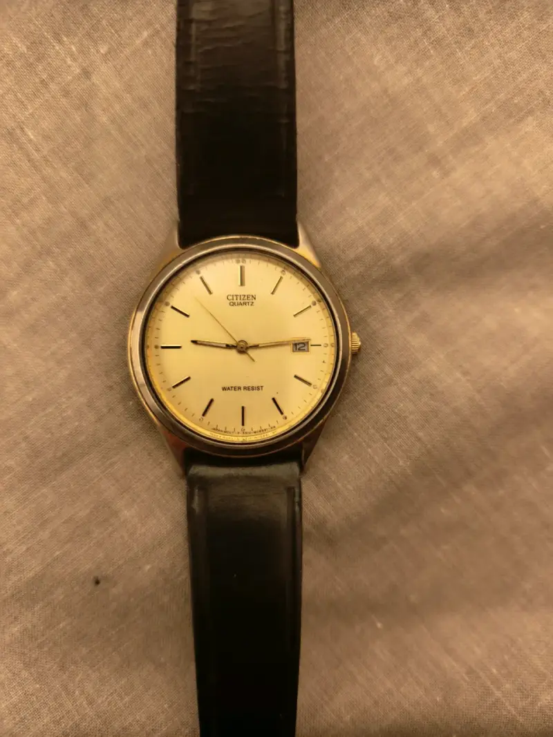 Reloj Citizen Quartz Clásico Correa Negra - 1