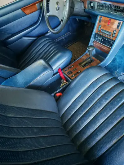 Auto clásico Mercedes-Benz en buen estado - miniatura 6