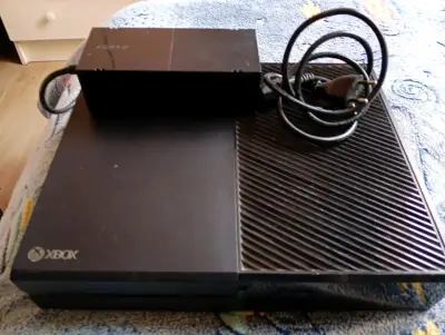 Consola Xbox One con FIFA 21 y accesorios - miniatura 2