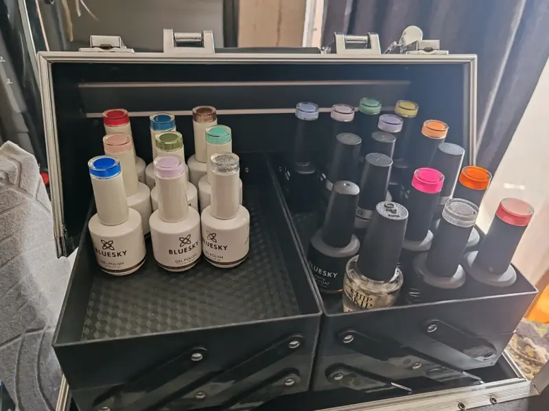 Kit completo de uñas con esmaltes Bluesky y lámpara UV - 2